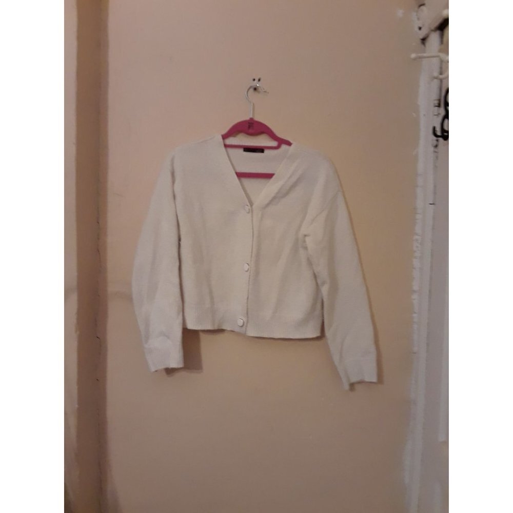 Daze women off white sweater with pearl and gold rim buttons size small